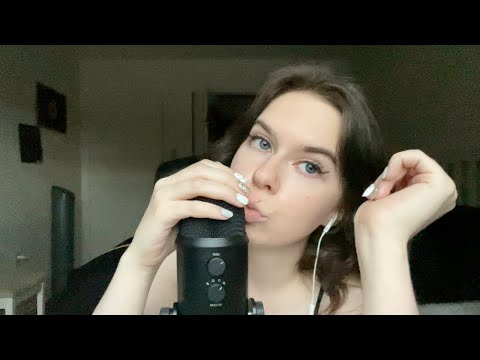 ASMR ♡ Sensual Kisses & Mouth Sounds