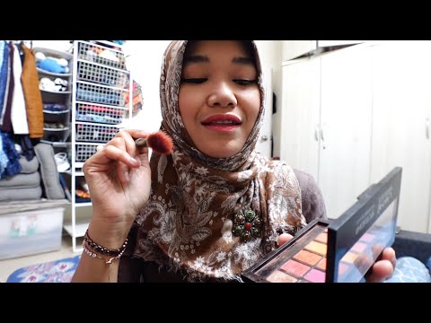 ASMR soft spoken - roleplay friend does your makeup 💄 