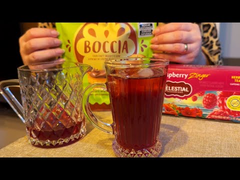 ASMR: FAZENDO CHÁ GELADO DE FRAMBOESA 🧊🌸 + COMENDO BISCOITO RECHEADO COM CREME DE AVELÃ (CASEIRINHO)