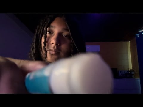 ASMR: le mec insupportable te maquille en cours (avec ses effets scolaires)