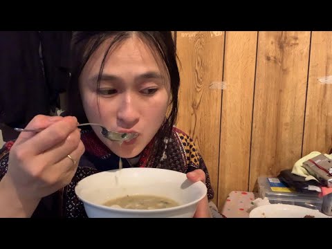 ASMR MUKBANG - ăn súp và xương sốt BBQ - kể chuyện bạn nghe