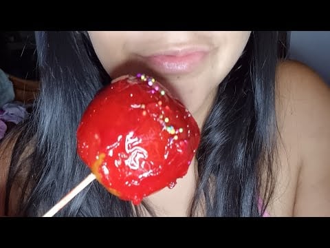 ASMR comiendo manzana acaramelada 🍎🍬🍭