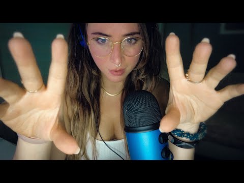 ASMR te toco la carita & mouth sounds