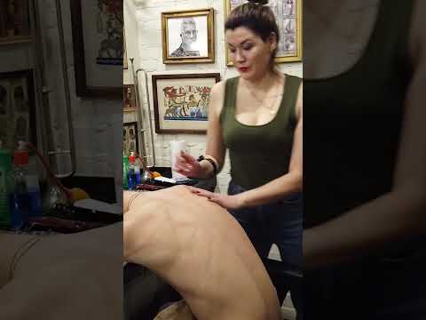 Ukrainian Lady Barber #backmassage #backscratching #asmrbarbershop #shortsviral