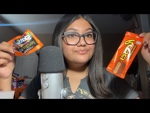 ASMR ~ EATING HALLOWEEN CANDY 🎃 *CRINKLE SOUNDS & MOUTH SOUNDS 👄*