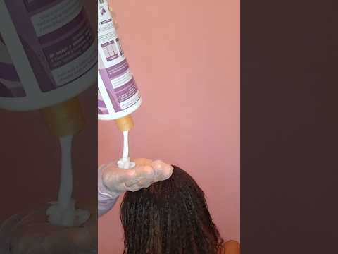 ASMR APLICADO - PASSANDO CREME E ARRUMANDO SEU CABELO #asmr #shorts #asmrvideo #asmrsounds