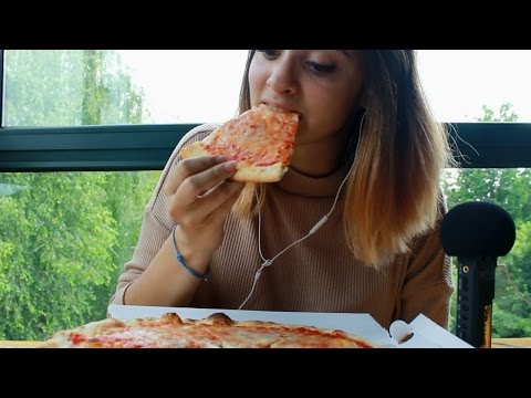 ASMR EATING ITALIAN PIZZA 🍕 + RAIN SOUNDS ☂