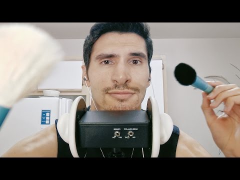 [ASMR] Camera Brushing and Spanish Whispers [binaural] [male]