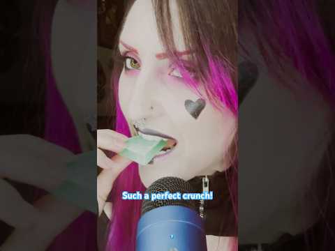 🦋THE CRUNCH IS SO GOOD pt10🦋 #asmr #asmrcrunch #silkygem #asmrfood #asmr candy #asmreating