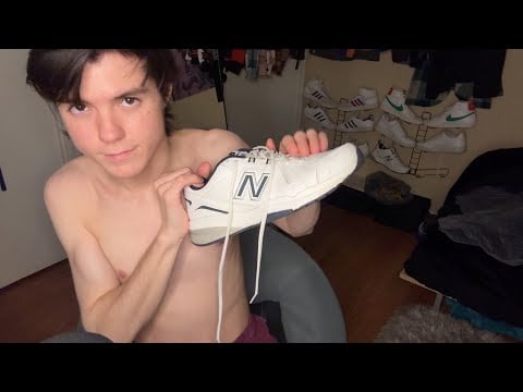 ASMR - Shoe Rubbing/Tapping