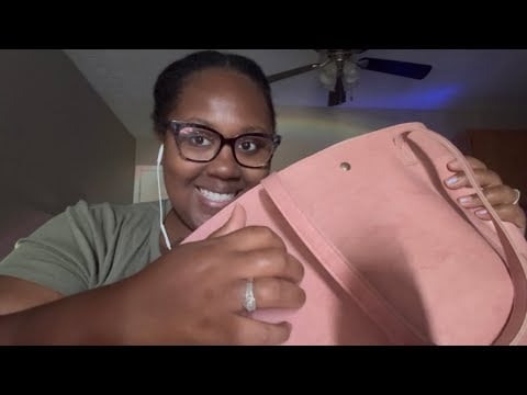ASMR What’s in my bag + tapping sounds 