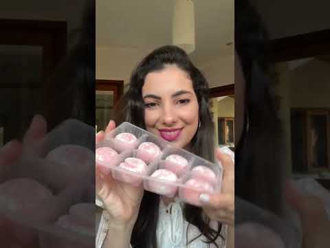 Comendo Mochi de morango - docinho japonês #shorts