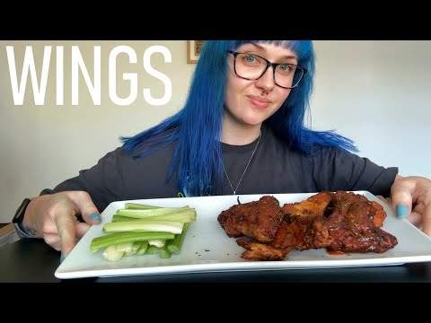 ASMR Eating Buffalo Chicken Wings (TGI Fridays) & Celery With Garlic Sauce 🍗