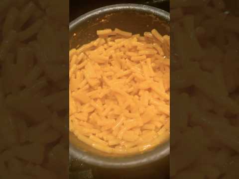 Sad Mac & Cheese night. Cracker Barrel vs Kraft. The chemical tasting challenge. #asmr #macandcheese