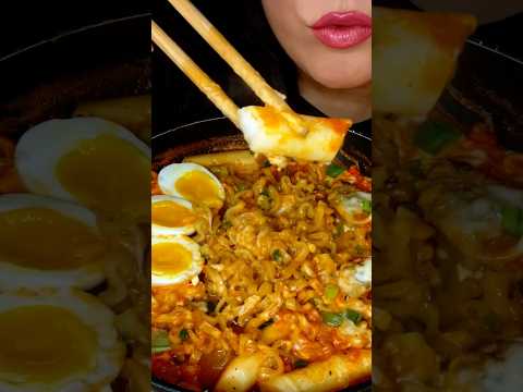 CARBO NOODLES AND RICE CAKES #asmr #ramen #summeronshorts
