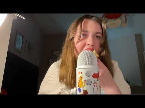 ASMR eating muffin 🧁