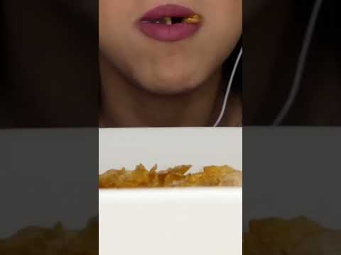 ASMR CEREAL 🥣 #asmr #shorts #crunchy #mouthsounds # #asmreating #lips #asmrfood #asmrcomida