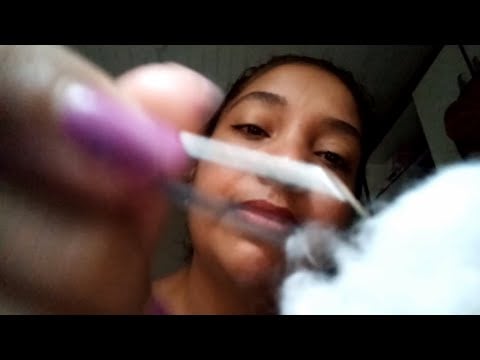 ASMR  Fazendo sobrancelha de henna: limpar, tirar pelinhos com pinça com toques na tela, aplicar e +