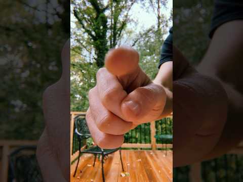 Up close hand movements #asmr #raeasmr #visualasmr #upclose #handmovements #rainsounds