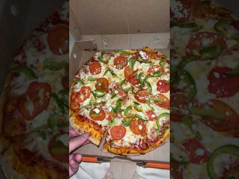 Delicious Pizza Whisper at the end I eat it : ASMR Tasting