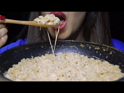 ASMR REALLY CREAMY CHEESY MAC N CHEESE PASTA RELAXING SOUNDS MUKBANG #asmr #mukbang #pasta #cheesy