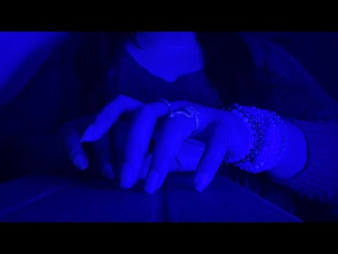 Lofi ASMR Scurrying up to the camera ~ Fast scratching & tapping (No Talking)