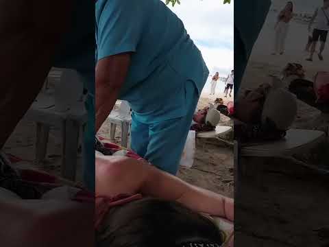 Viejita me hace intenso masaje sueco en una playa de Filipinas #relax #beach #massage #short