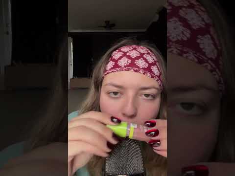 #fastandaggressivemouthsounds #chaoticasmr #mouthsoundsasmr #lipglossasmr #fastmouthsounds #tingles