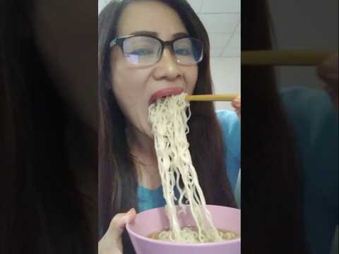 HOW TO EAT NOODLES WITH SOUP#food #shortsfeed #everyone #mukbang #noodles