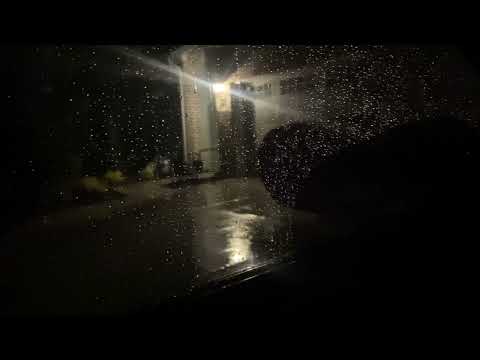 ASMR - Rain sounds in the car / tapping