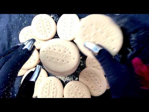 GLOVES with NAILS🔸🔹 Whisper,C🍘🍘KIES,Tapping🔹 counting in Dutch, LOVE ME💘 LOVE ME NOT ? [[ASMR]]
