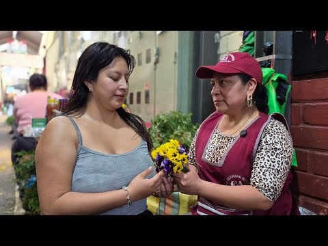 ASMR, Limpia energética y masaje para el estrés en el mercado con Martha Pangol & Erika 