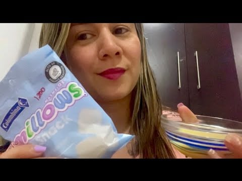 ASMR lamiendo leche condensada y comiendo Masmelos | Colaboración con @Dulcesitaaasmr