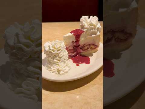 ASMR at the Cheesecake Factory 🍰