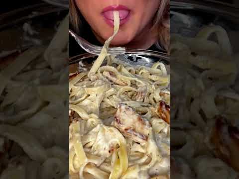 Creamy Cheesy Chicken Alfredo #shorts #asmr