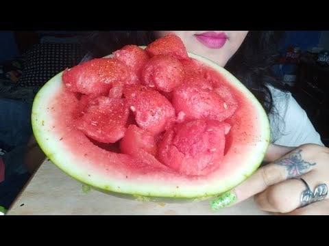 ASMR Comiendo sandia 🍉 con tajin y un poquito de chismecito