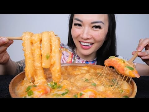 GIANT CHEWY NOODLES WITH CHEESY RICE CAKE (ASMR EATING SOUNDS) LIGHT WHISPERS | SAS-ASMR