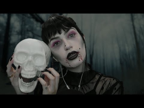 ASMR - VAMPIRA FAZENDO VOCÊ DORMIR! {especial Halloween}