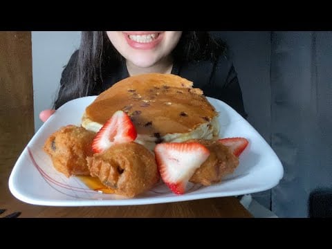 CHOCOLATE CHIP PANCAKES AND FRIED OREOS ASMR *SOFT AND CRUNCHY EATING SOUNDS*