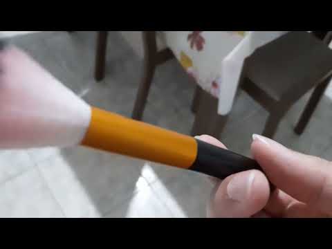 asmr caseiro - pincel na tela, sons de boca e muitos sussurros/ fazendo carinho em você #asmr 