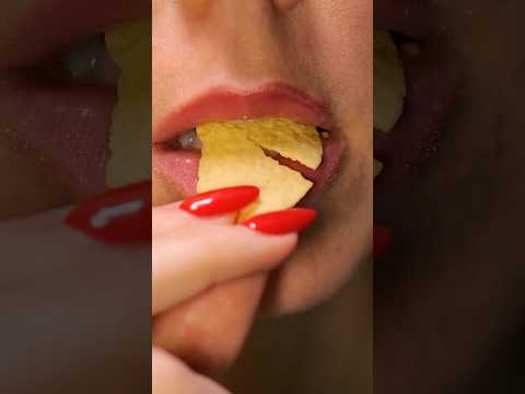 Eating Pringles. 🥔👄 #asmr #eatingsounds