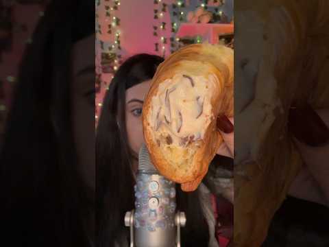 АСМР😳🥨ТРЕНДОВОЕ МОРОЖЕНОЕ В КРУАССАНЕ #asmr #асмр #eating #итинг #relax