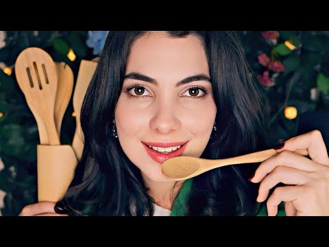 ASMR COMENDO SEU ROSTO COM COLHER DE PAU | Sweet Carol