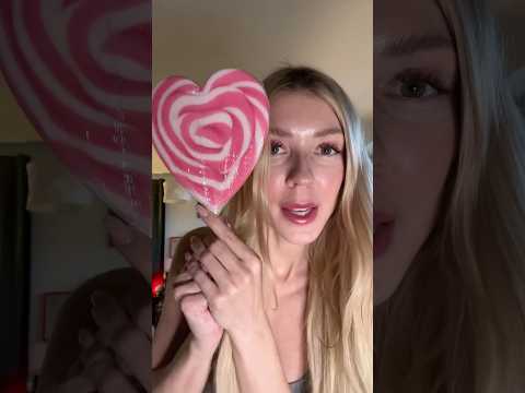 Guys, what do we do with this giant? 😅🤤🍭 #biglollipop #asmr #oddlysatisfying #candyasmr