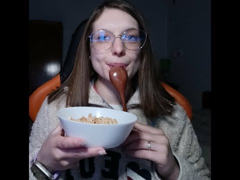 ASMR | Mukbang com a colher: Iogurte + bolacha