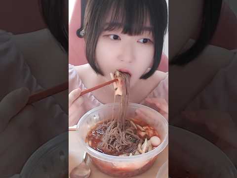 비빔냉면을 잘라먹어야 하는이유 🍜  #mukbang #eatingsounds #먹방