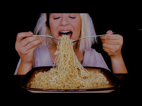 [ASMR] Comendo Miojo e Cup Nuddles | Mukbang | Sons de Mastgação | Eating Sounds