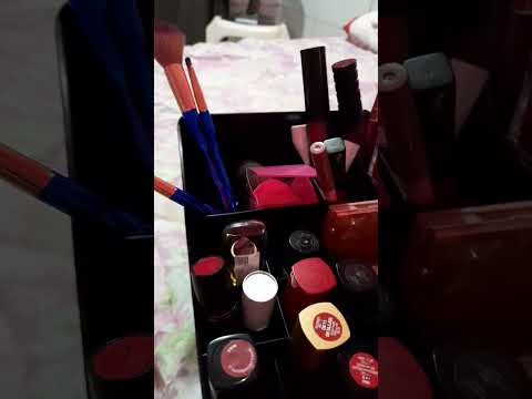 ASMR :: Organizando minhas makes  no porta maquiagens. 😴😴