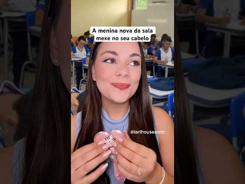 A menina nova da sala mexe no seu cabelo #asmr #shorts #asmrsounds