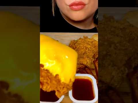 POPEYES CHEESY FRIED CHICKEN #asmr #chicken #popeyes #food #eat